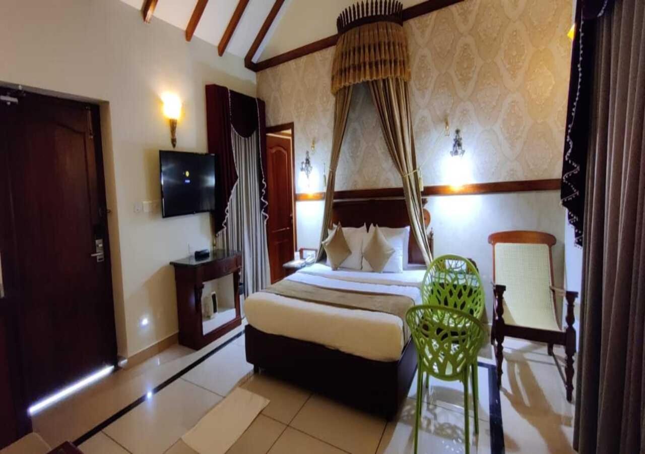 Tea County Hotel Мунар Екстериор снимка