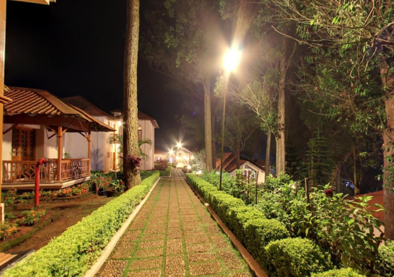 Tea County Hotel Мунар Екстериор снимка
