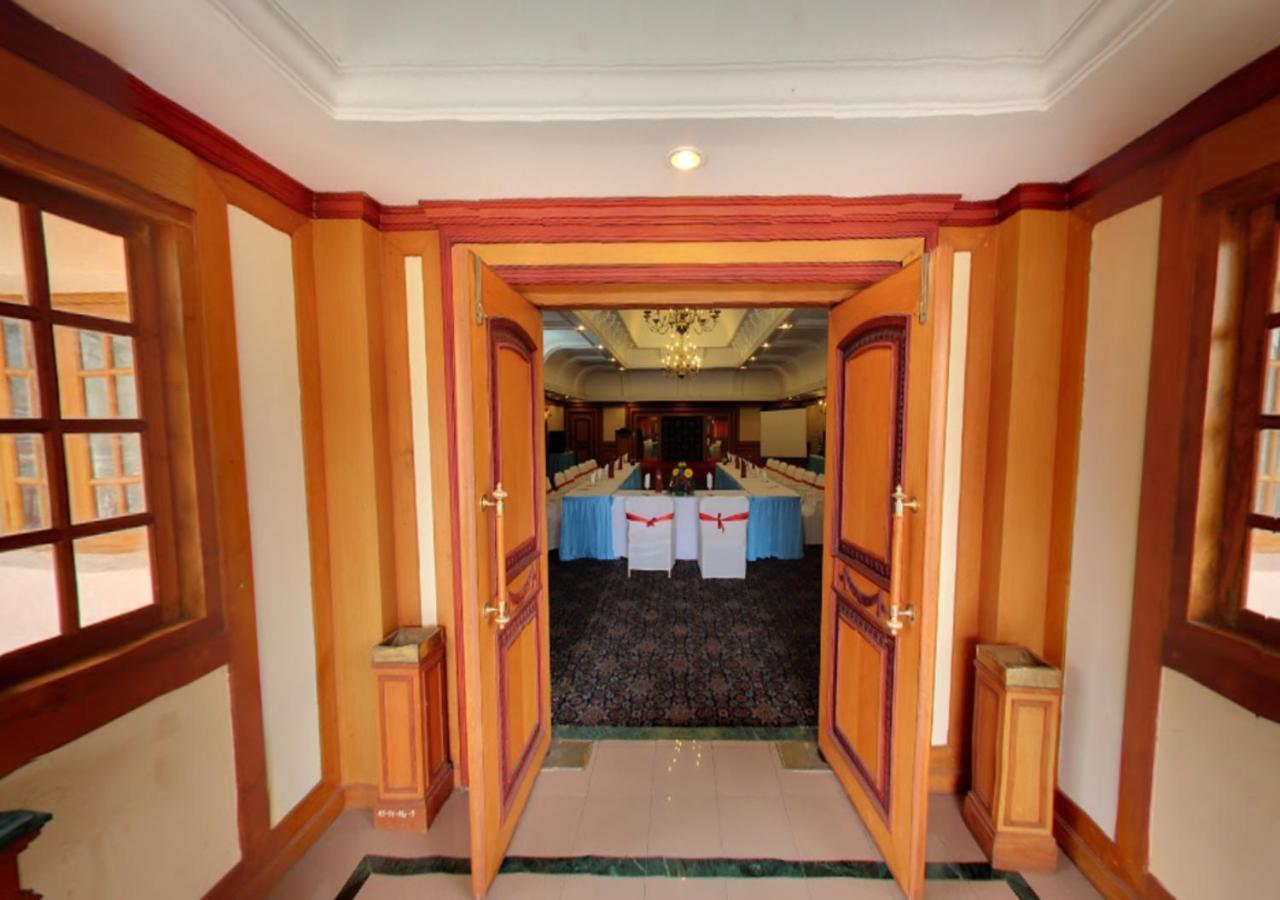 Tea County Hotel Мунар Екстериор снимка