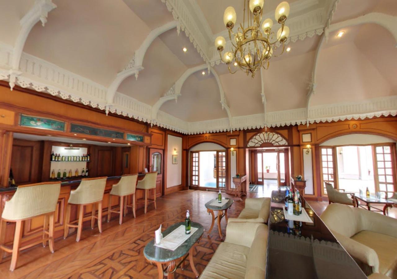 Tea County Hotel Мунар Екстериор снимка
